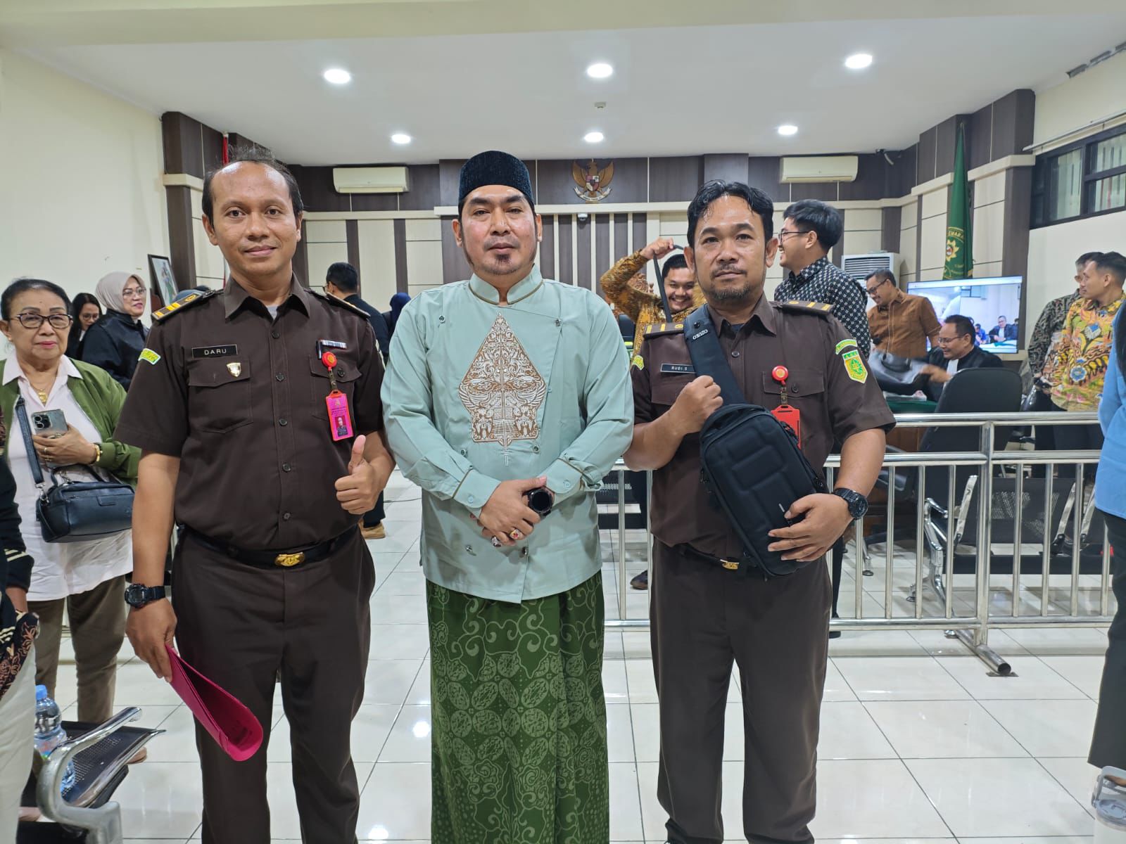 Diperiksa Hakim Tipikor Gus Yasid mengaku Terima Uang Rp.20 Miliar 