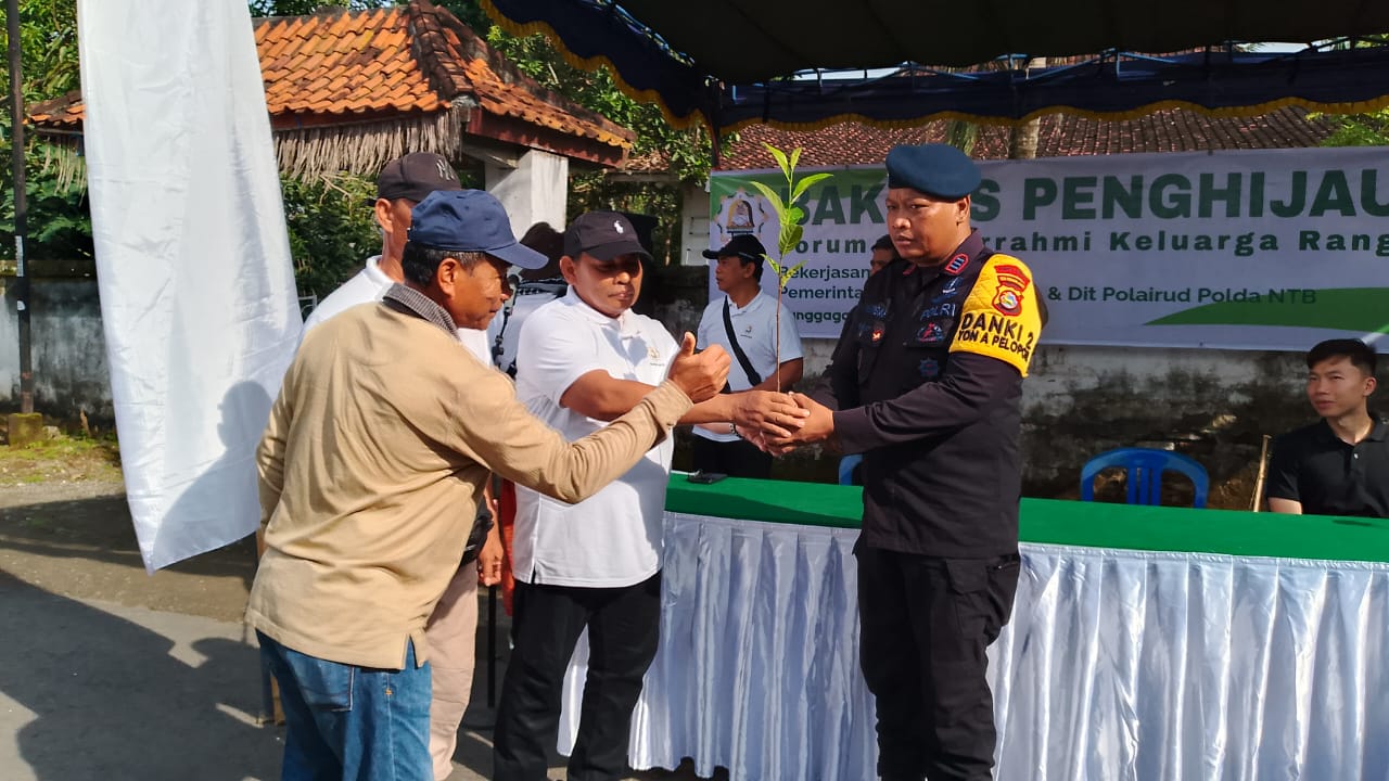 Kolaborasi FSKR, Brimob dan Polairud Tanam Ribuan Pohon