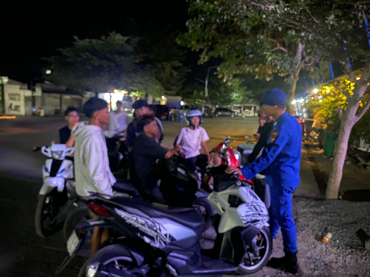 Polairud Lotara Gencarkan “Patroli Anti-Miras,” Bangsal Aman dari Tawuran Jelang Tengah Malam!