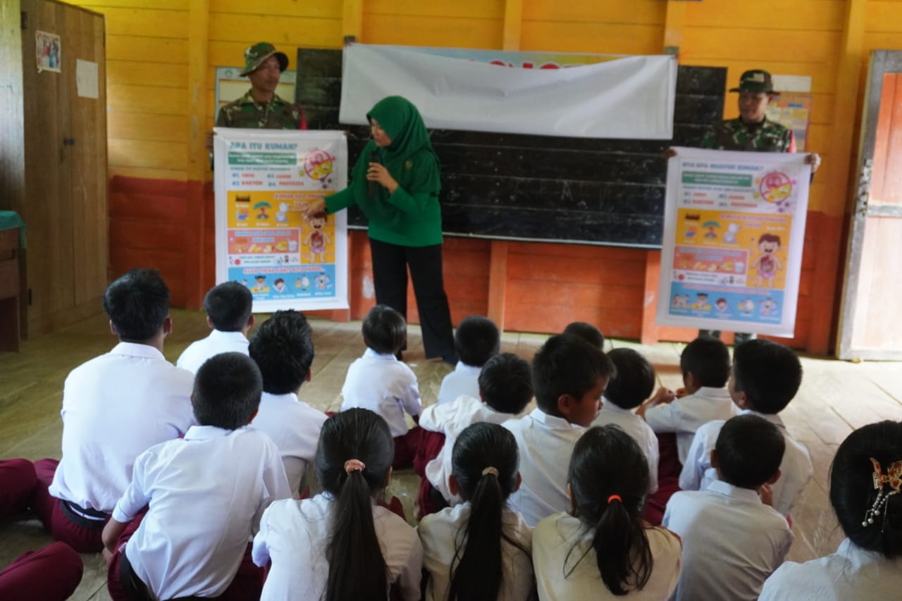 Langkah Kasih Mama Deden: Ketua Persit Ikut Ekspedisi Juhu Berikan Layanan Pendidikan dan Kesehatan