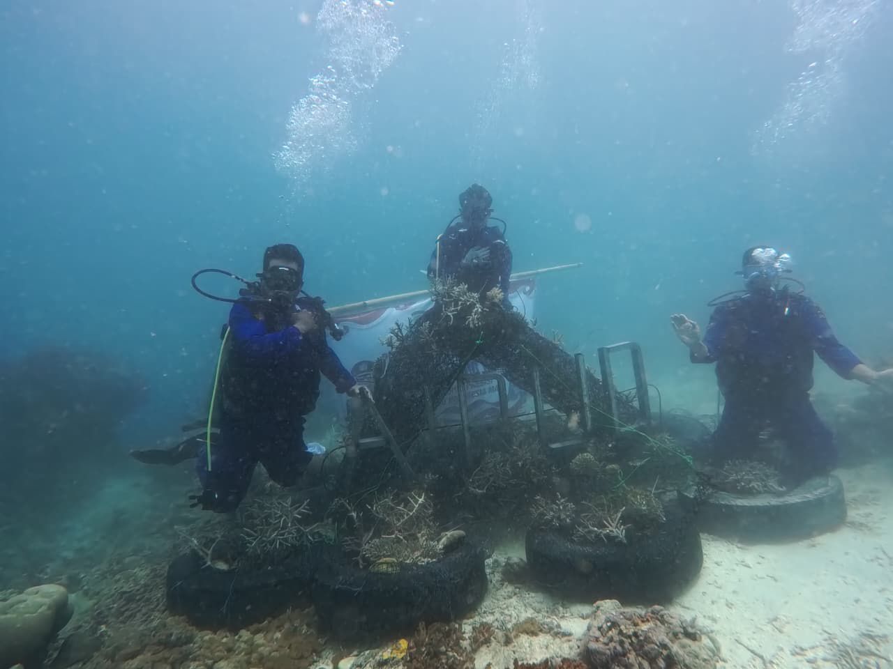 Sat Polairud Polres Lotim Peringati HUT Polairud ke-75, di Perairan Gili Petelu dan Pantai Pink