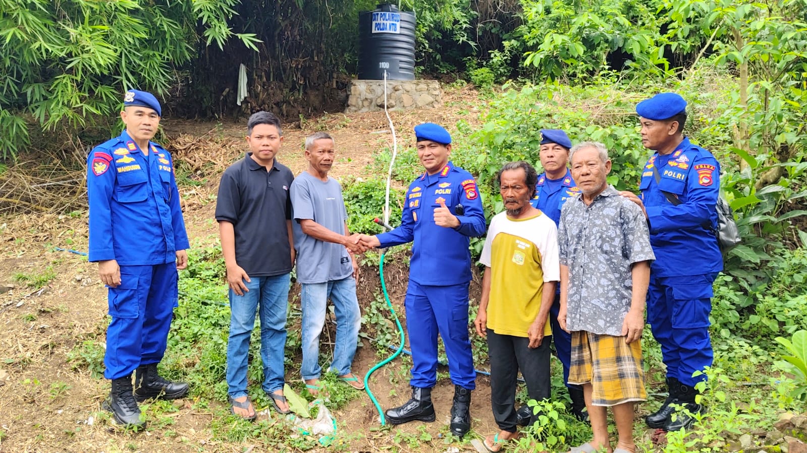 Polairud Polda NTB Bangun Sumur Bor dan Salurkan Tandon Air Bersih di Sekotong
