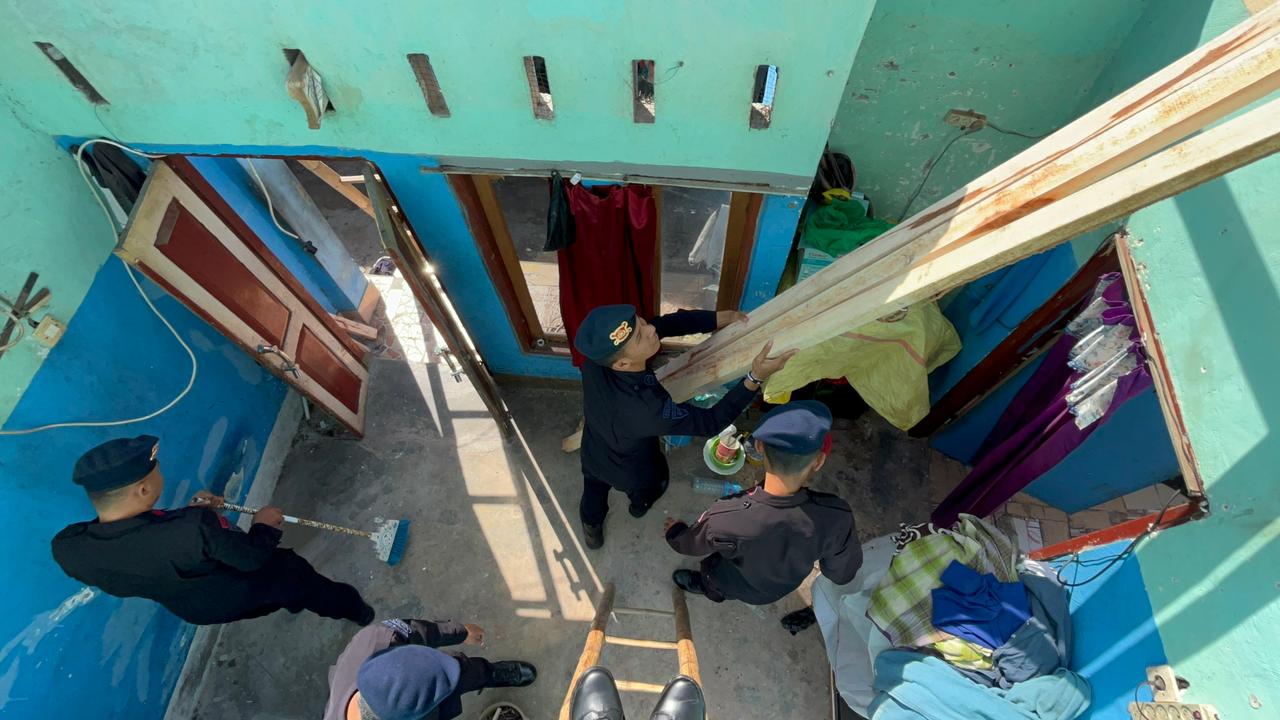 Brimob Respon Cepat Tangani Dampak Cuaca Ekstrem di Lombok Timur
