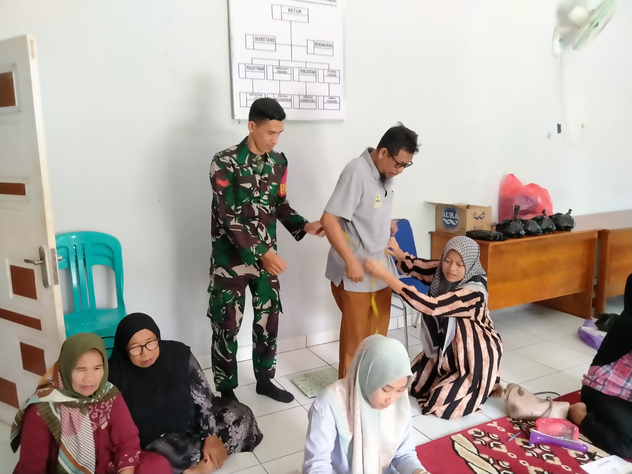 Sekitar 50 Lansia Ikuti Posbindu, Babinsa Barabai Turut Lakukan Pendampingan