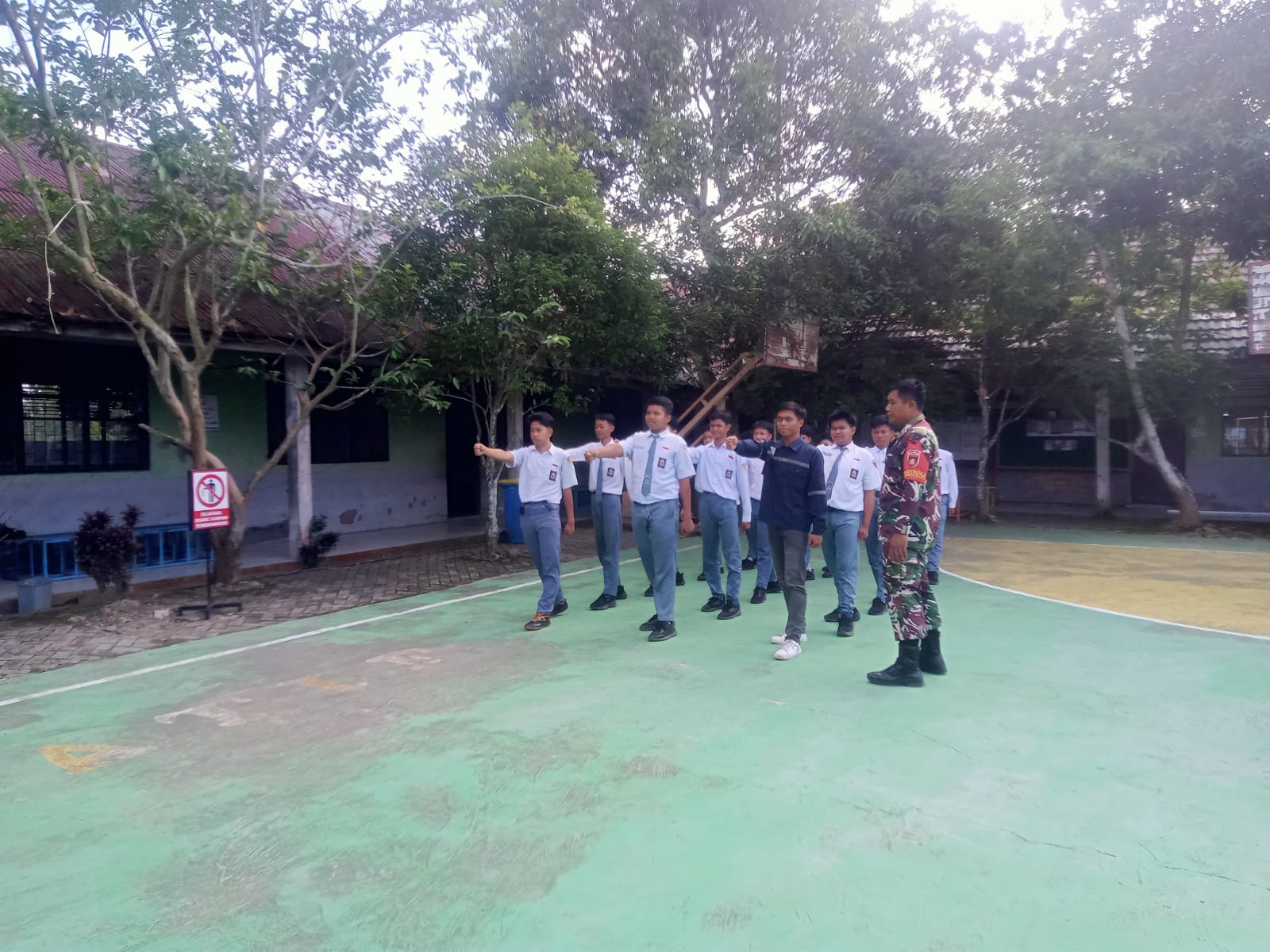 Bentuk Karakter Pelajar, Babinsa Barabai Berikan Pembinaan Wawasan Kebangsaan