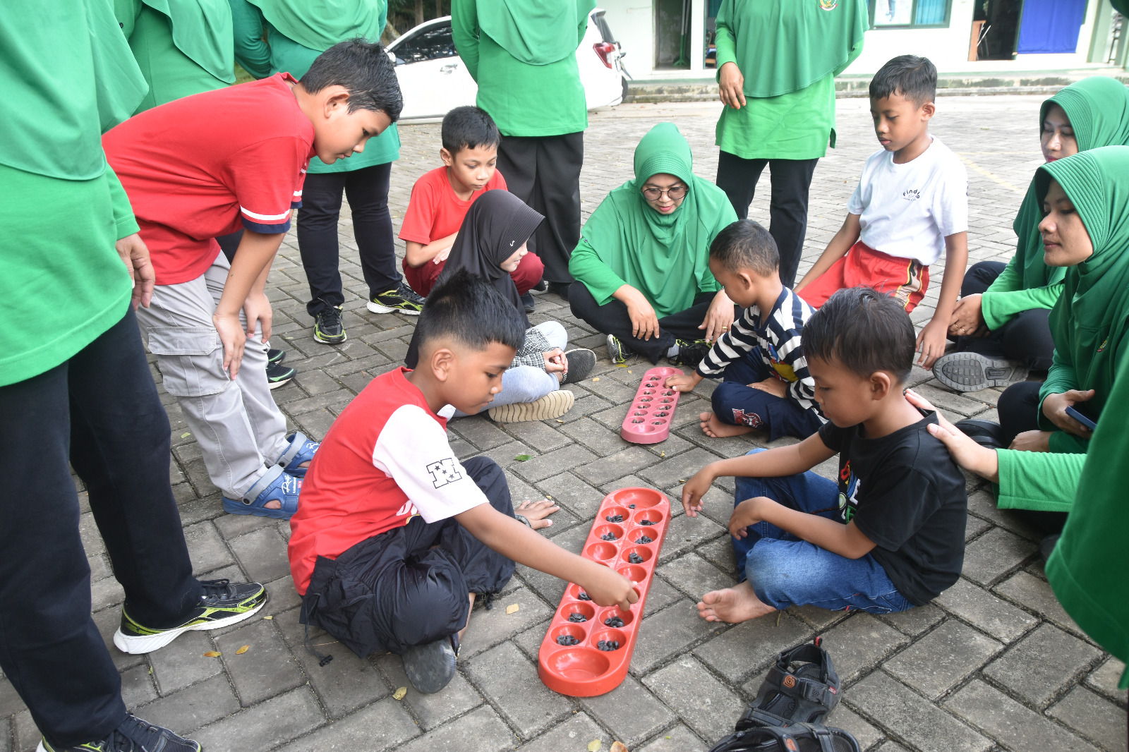 Meriahkan HUT ke-80 Persit, Cabang XXV Dim 1002 Gelar Lomba Permainan Tradisional