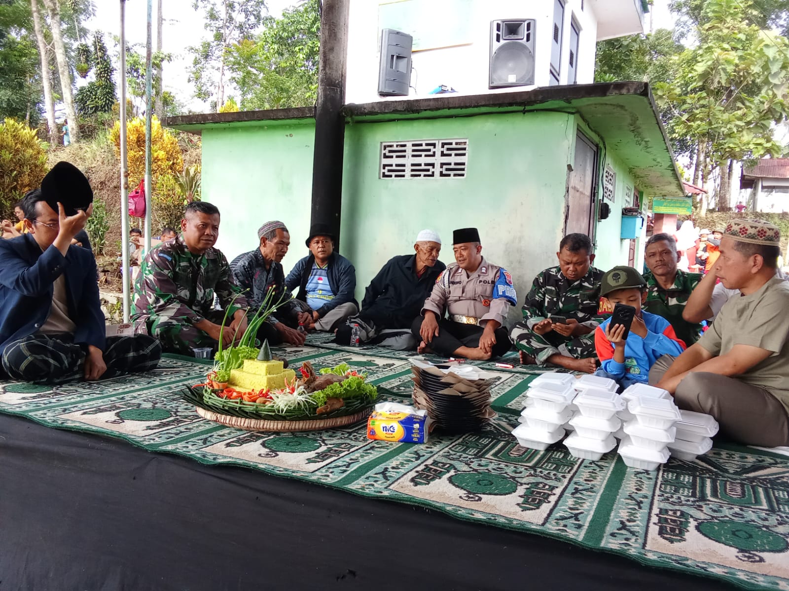Koramil 01/Wonosobo Dampingi Ribuan Warga Kalianget Gelar Nyadran, Perkuat Persaudaraan dan Gotong Royong