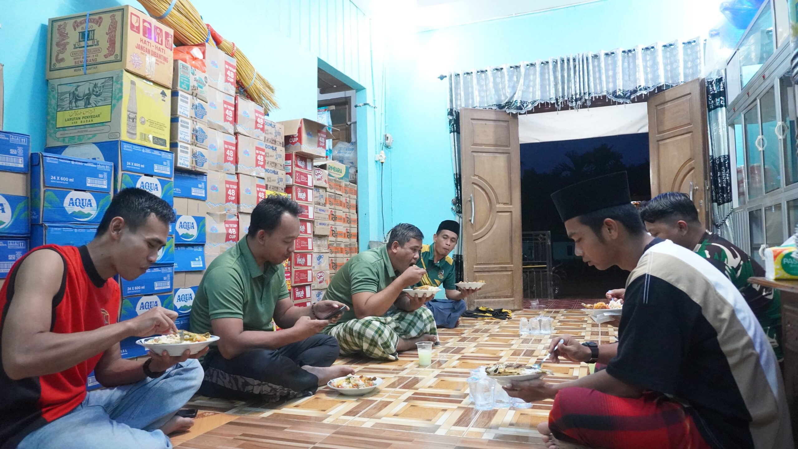 Satgas TMMD Reguler ke-127 Kodim 1015/Sampit Pererat Kebersamaan Lewat Buka Puasa Bersama