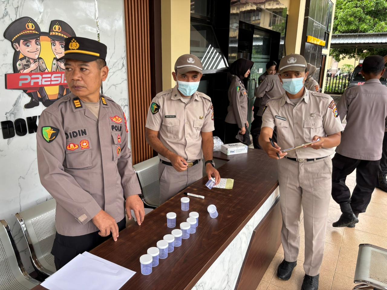 Polda NTB Pastikan Personel Bebas Narkoba, Biddokkes dan RS Bhayangkara Jalani Tes Urine