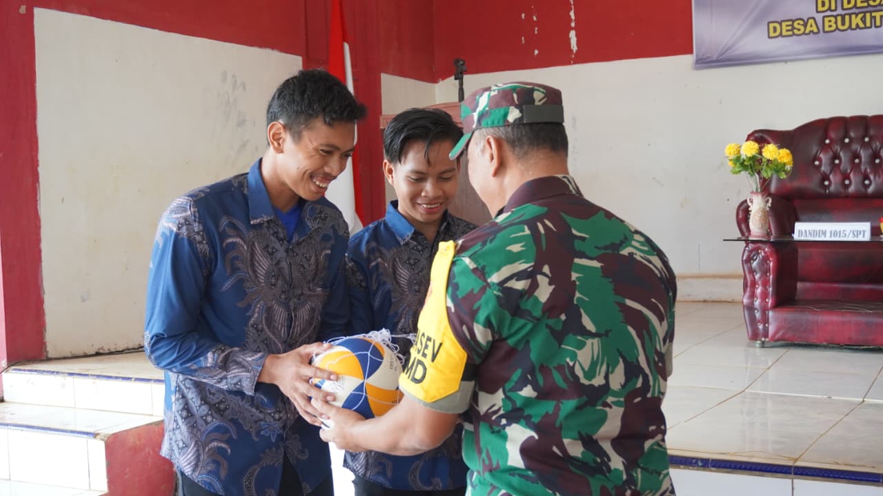 Tim Wasev Mabesad, Serahkan Bantuan Alat Olahraga Untuk Masyarakat