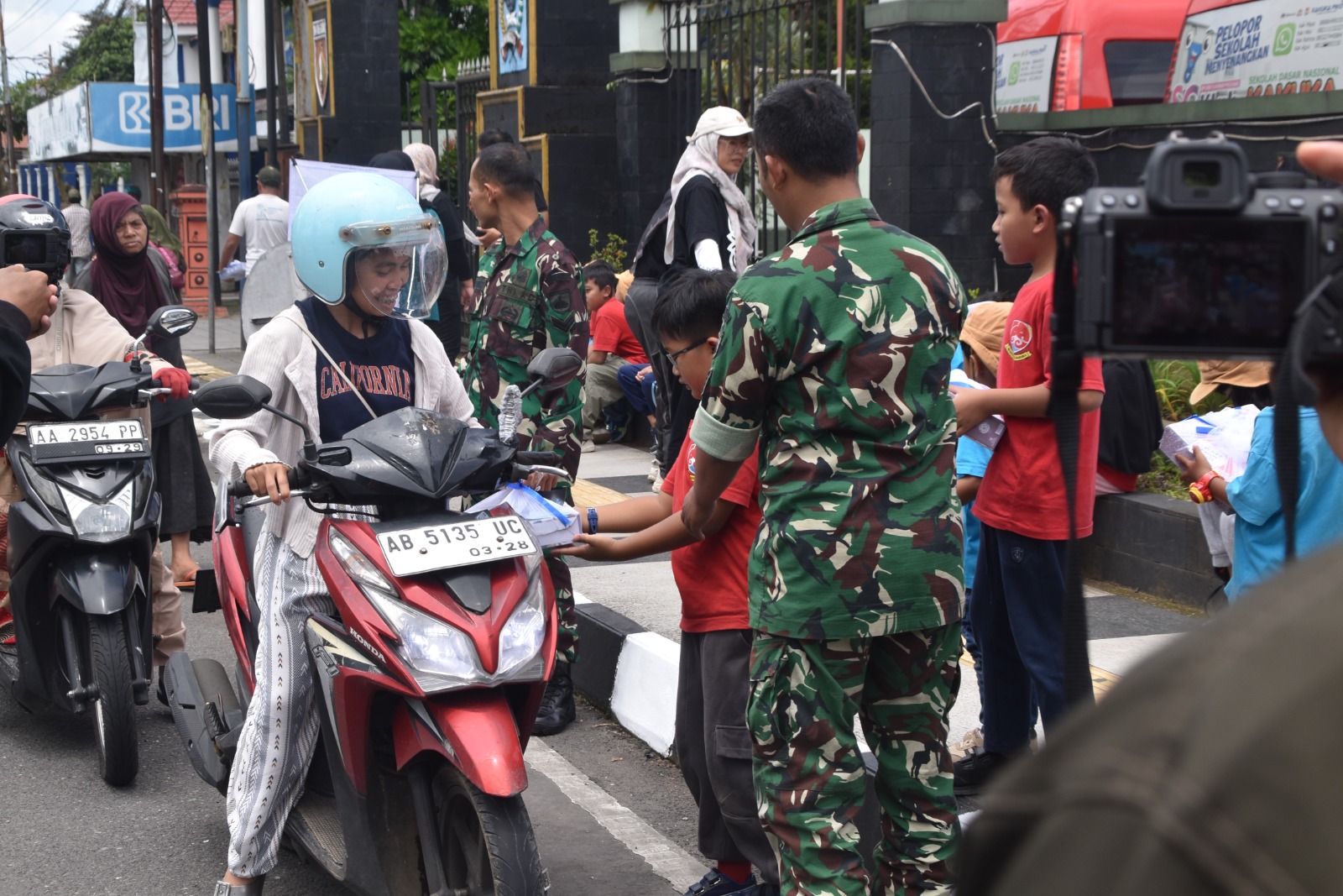Yayasan Sanggar Cilik Gandeng Kodim 0707/Wonosobo Gelar Sparkling Ramadhan 2026, Bagikan Paket Berbagi ke Pengguna Jalan