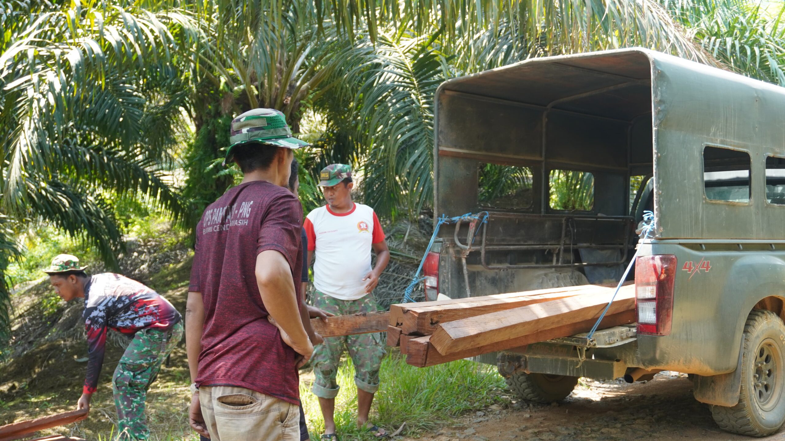 Material Kayu Telah Tiba, Satgas TMMD Ke 127 Kodim 1015/Sampit Siap Untuk Membangun Jembatan