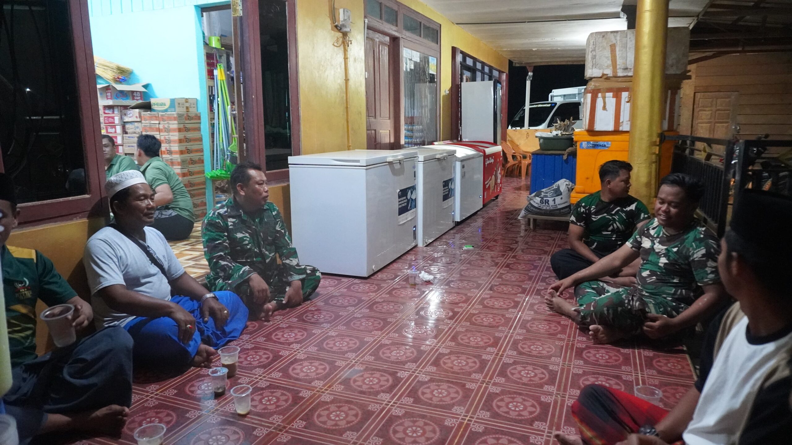 Malam Ramadhan Penuh Kehangatan, Satgas TMMD ke-127 Kodim 1015/Sampit Bersama Warga 