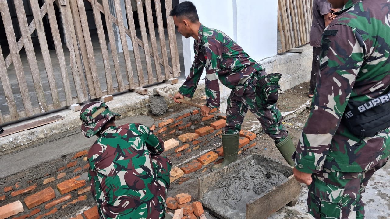Polesan Tangan Satgas TMMD Kodim 0105/Abar Sulap Wajah Baru Mushalla Babul Tauhid Semakin Representatif