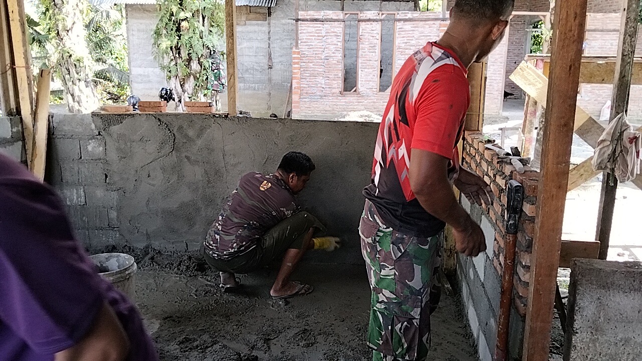 Secepat Kilat, Satgas TMMD Kodim 0105/Abar Tuntaskan Pasang Batako RTLH dan Langsung Dibalut Plasterisasi