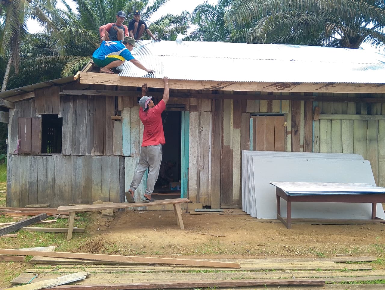Penuh Dedikasi, Satgas TMMD Ke 127 Pastikan Pembangunan Berjalan Tepat Waktu