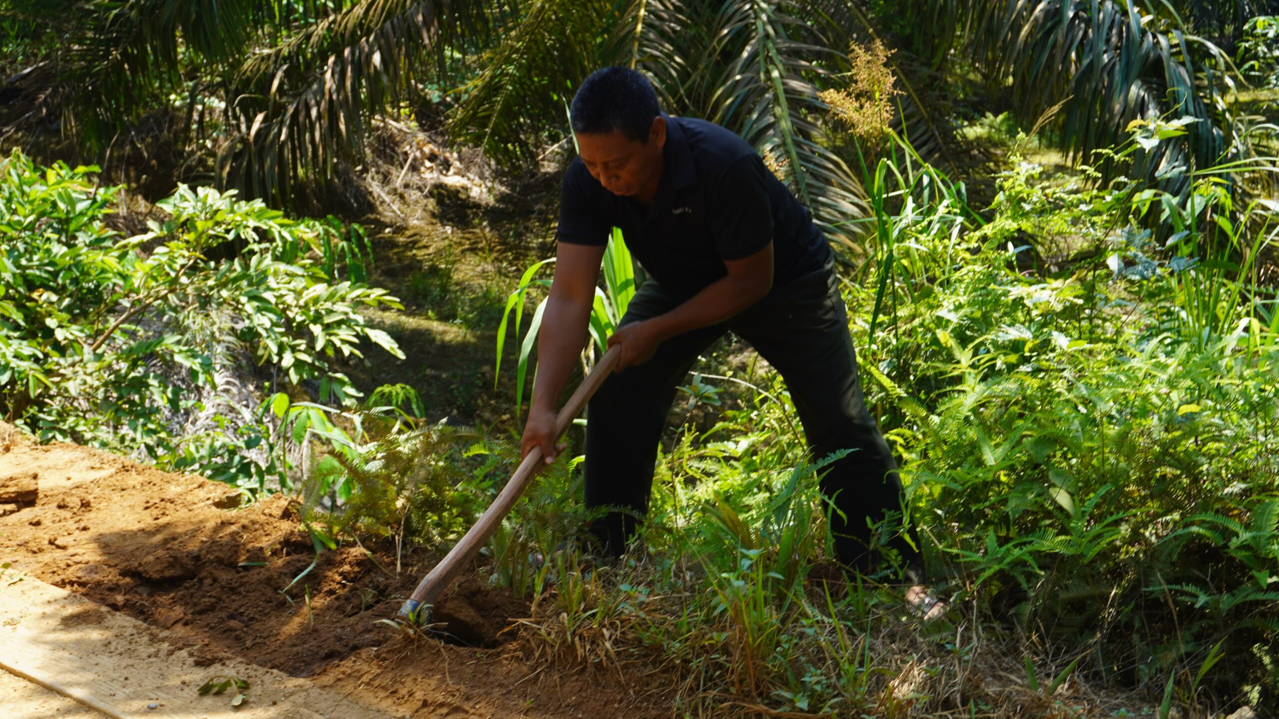 Satgas TMMD Reguler ke-127 Kodim 1015/Sampit Mulai Bongkar Jembatan