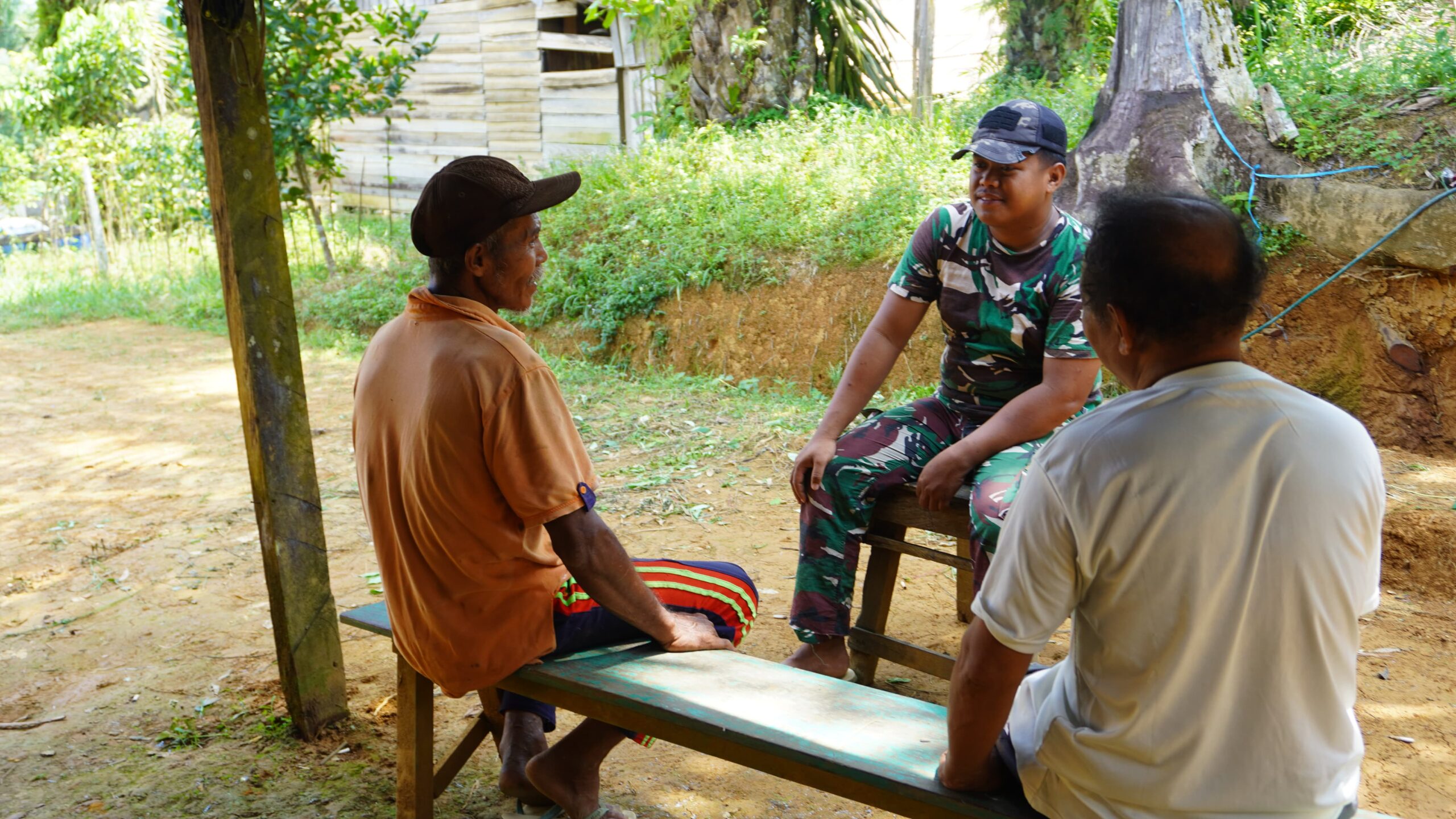 Satgas TMMD ke-127 Kodim 1015/Sampit Komsos di Pedesaan