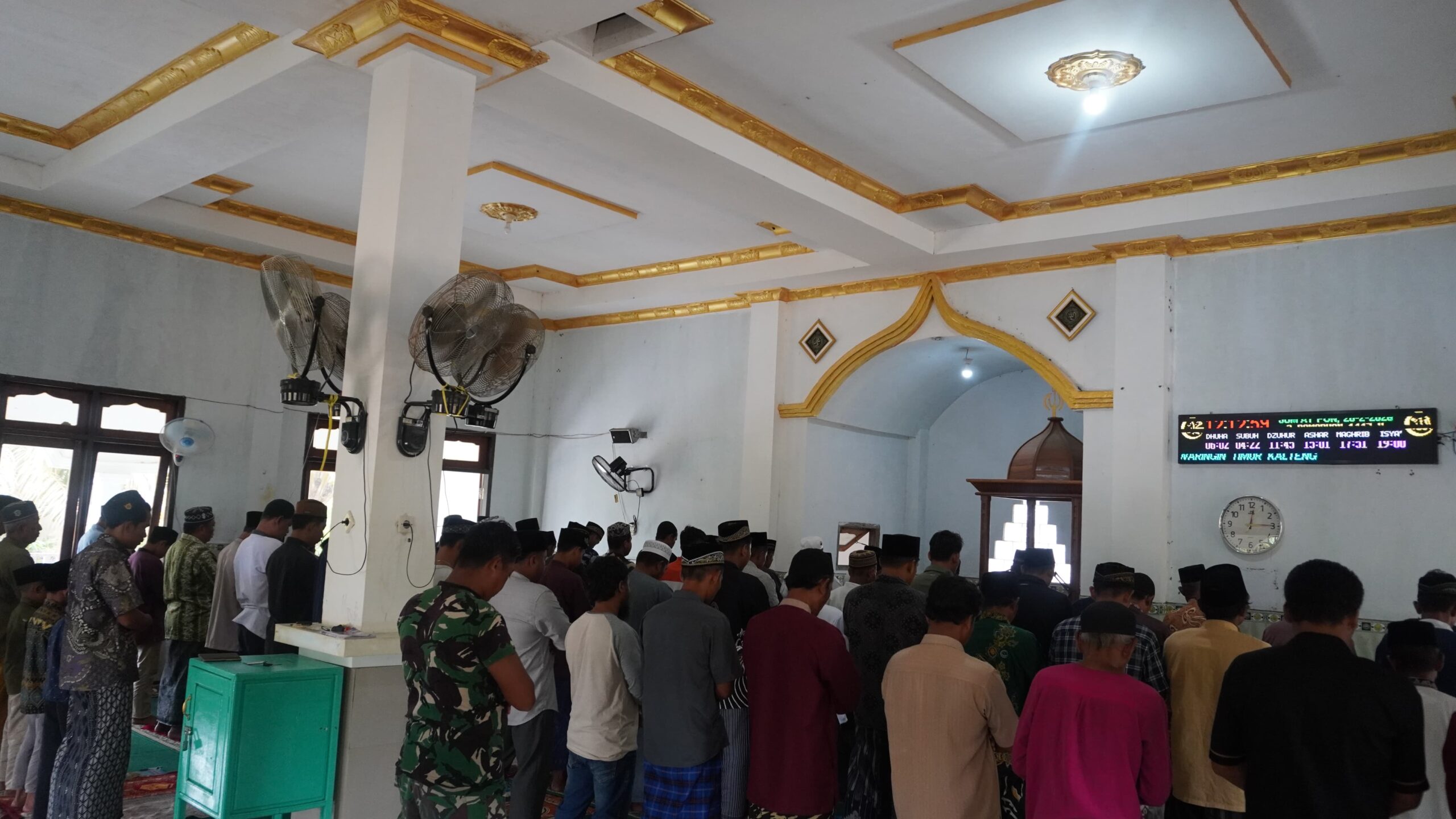 Ditengah Tugas Satgas TMMD Reguler ke-127 Kodim 1015/Sampit Prioritaskan Sholat Jum’at 