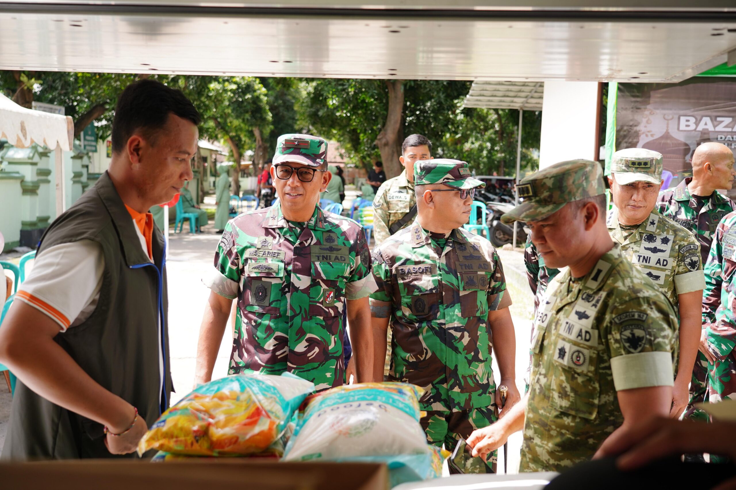 Danrem 162/WB Hadiri Bazar Ramadhan TNI di Kodim 1607/Sumbawa, Perkuat Kepedulian Sosial dan Stabilitas Ekonomi Masyarakat