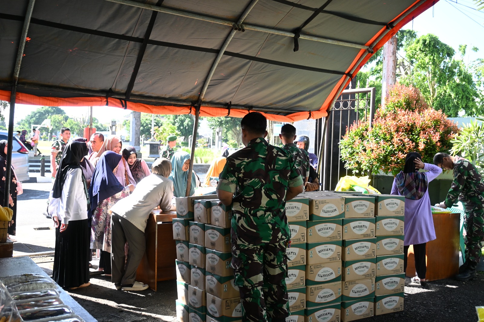 Kodim 0707/Wonosobo Gelar Bazar Sembako Murah Jelang Lebaran, Bantu Masyarakat Tekan Inflasi Harga Kebutuhan Pokok