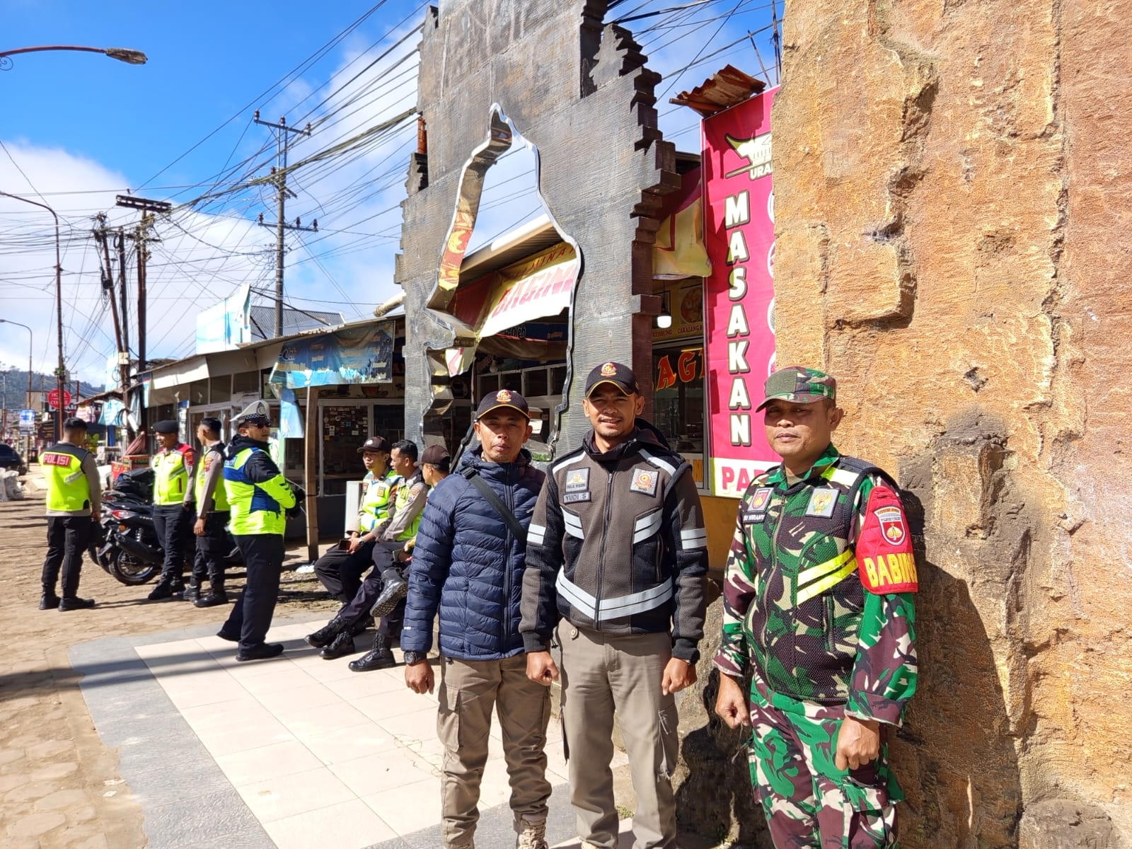 Personel Kodim Wonosobo Bersama Instansi Lain Siaga di Pos Pengamanan, Pastikan Lebaran Aman dan Kondusif