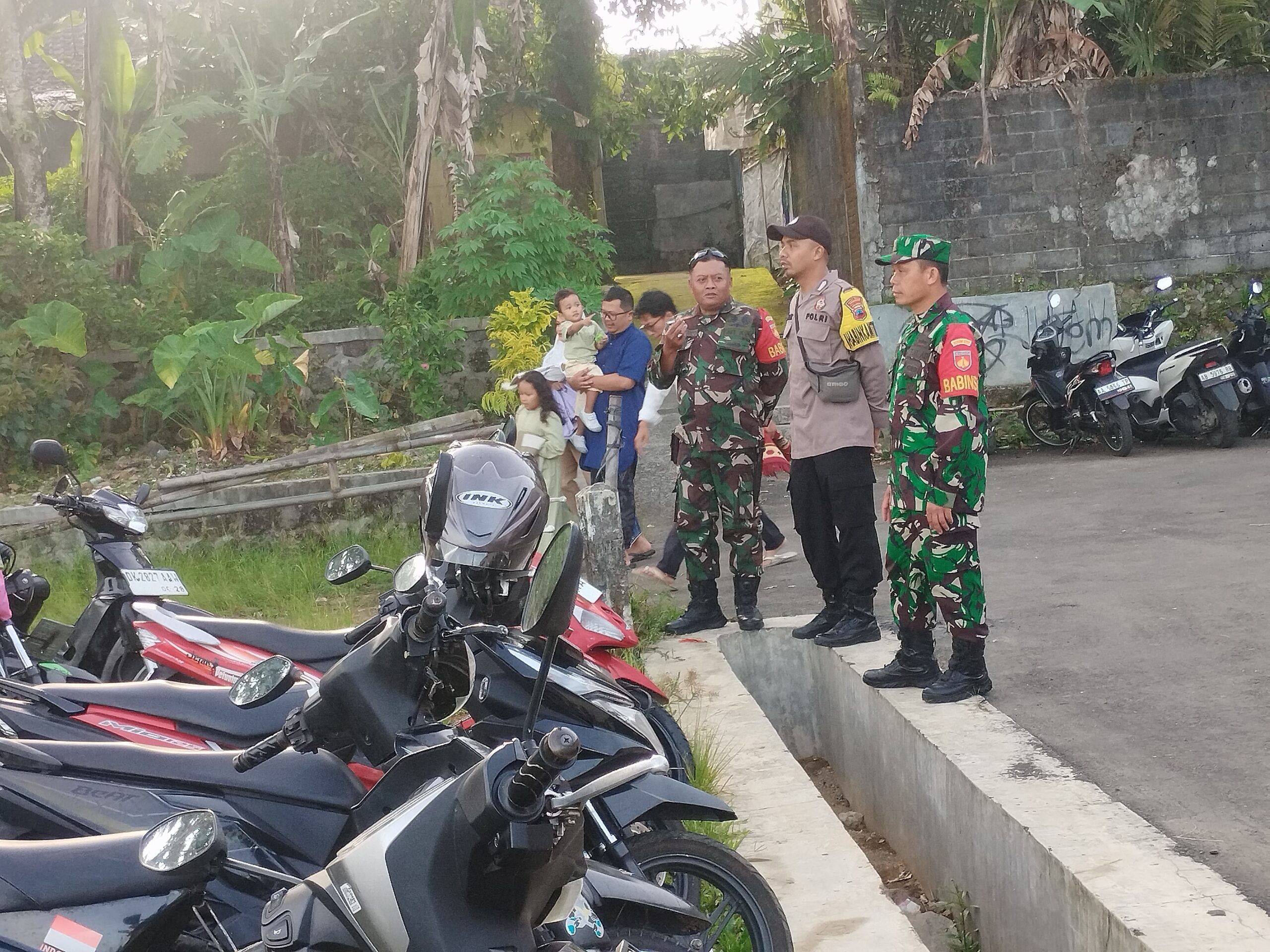 Koramil 07/Kalikajar Kodim 0707/Wonosobo Amankan Sholat Id di Dusun Butuh yang Viral, Jamaah Tidak hanya dari Dalam Neg