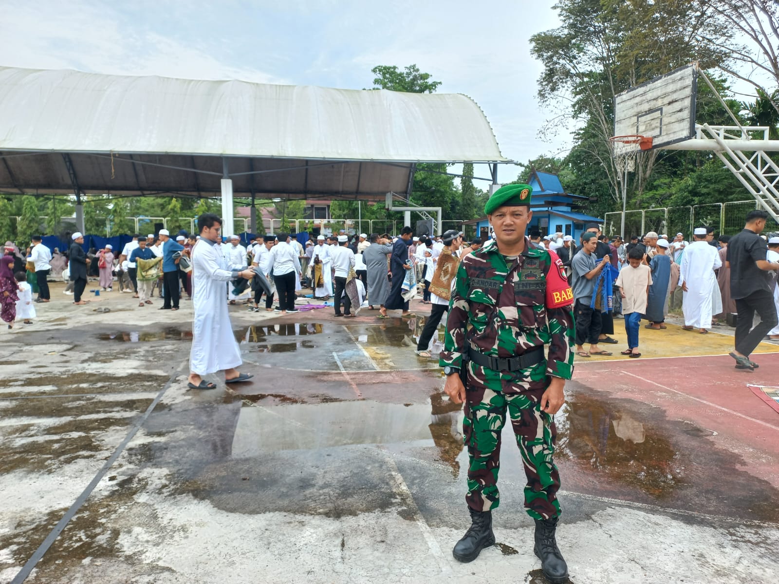 Babinsa Kodim 1002/HST Amankan Sholat Idul Fitri, Ibadah Berlangsung Aman dan Lancar