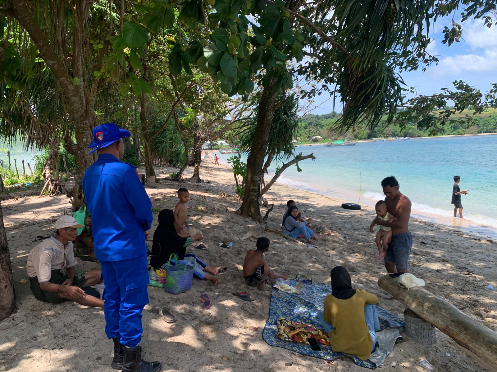 Kapal Polisi XXI-2014 Amankan Objek Wisata Pantai Nangamiro Dompu Saat Libur Lebaran