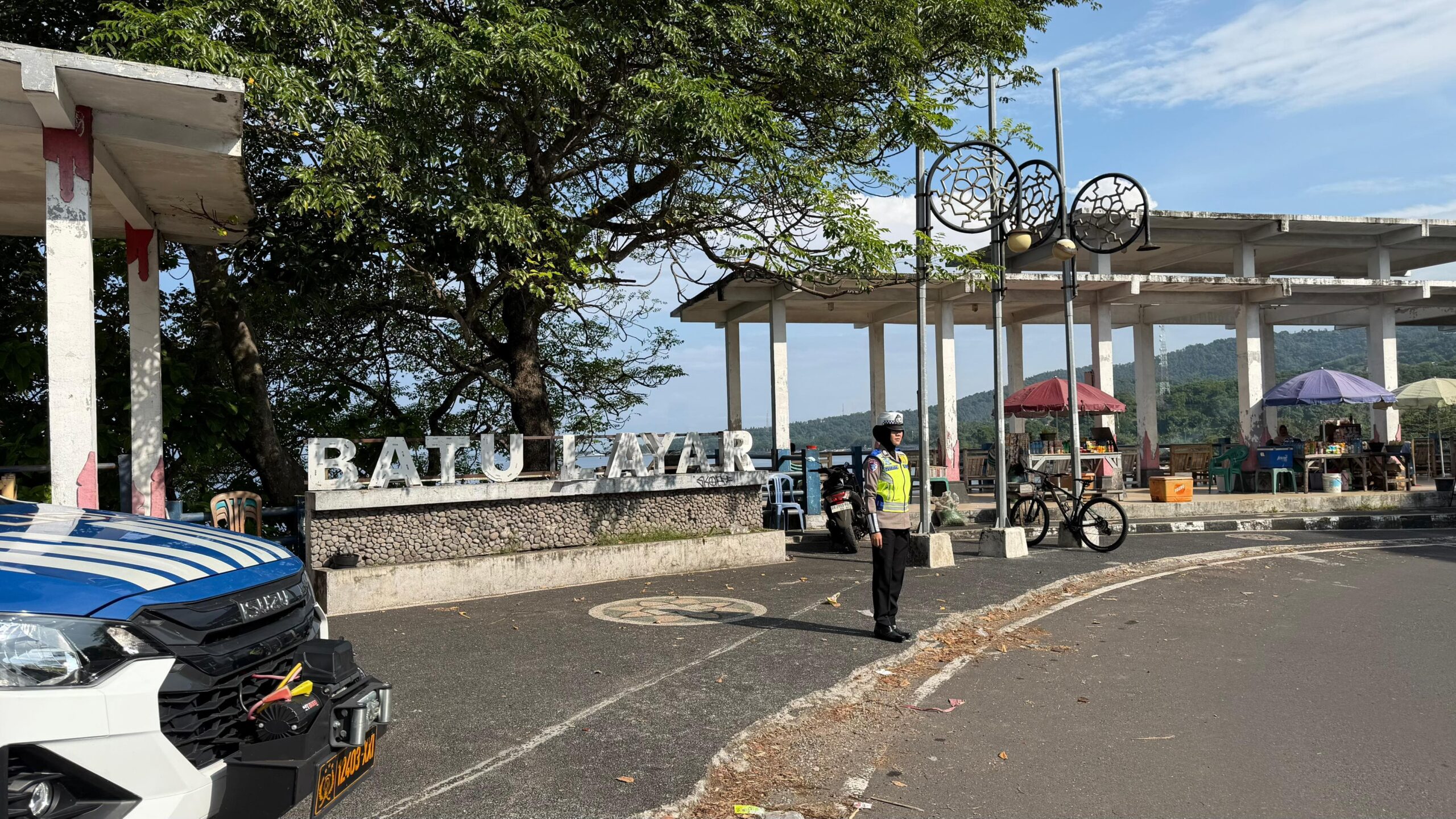 Ops Ketupat Rinjani 2026, Polisi Atur Lalu Lintas di Jalur Wisata Pantai Mataram–Senggigi