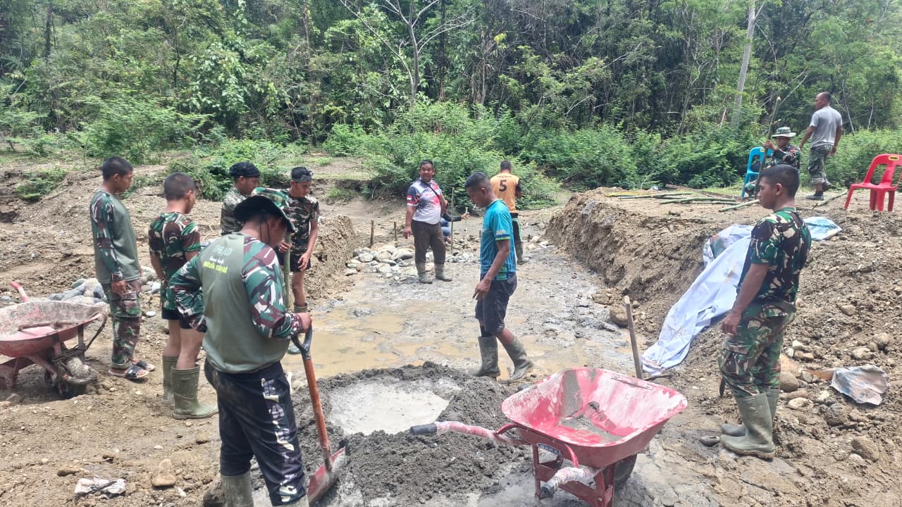 Progres Vital Dimulai, Pembangunan Jembatan Armco Kodim 0105/Abar Memasuki Tahap Perakitan Pipa Baja dan Pengecoran Dasar