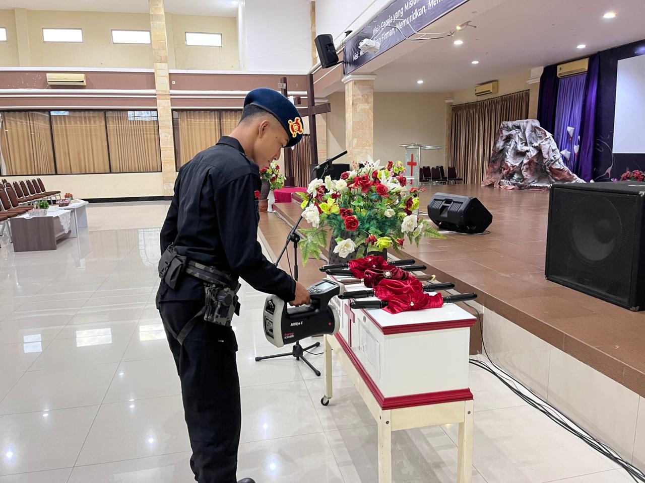 Jelang Paskah, Brimob dan Unit K9 Polda NTB Sterilisasi Gereja di Mataram