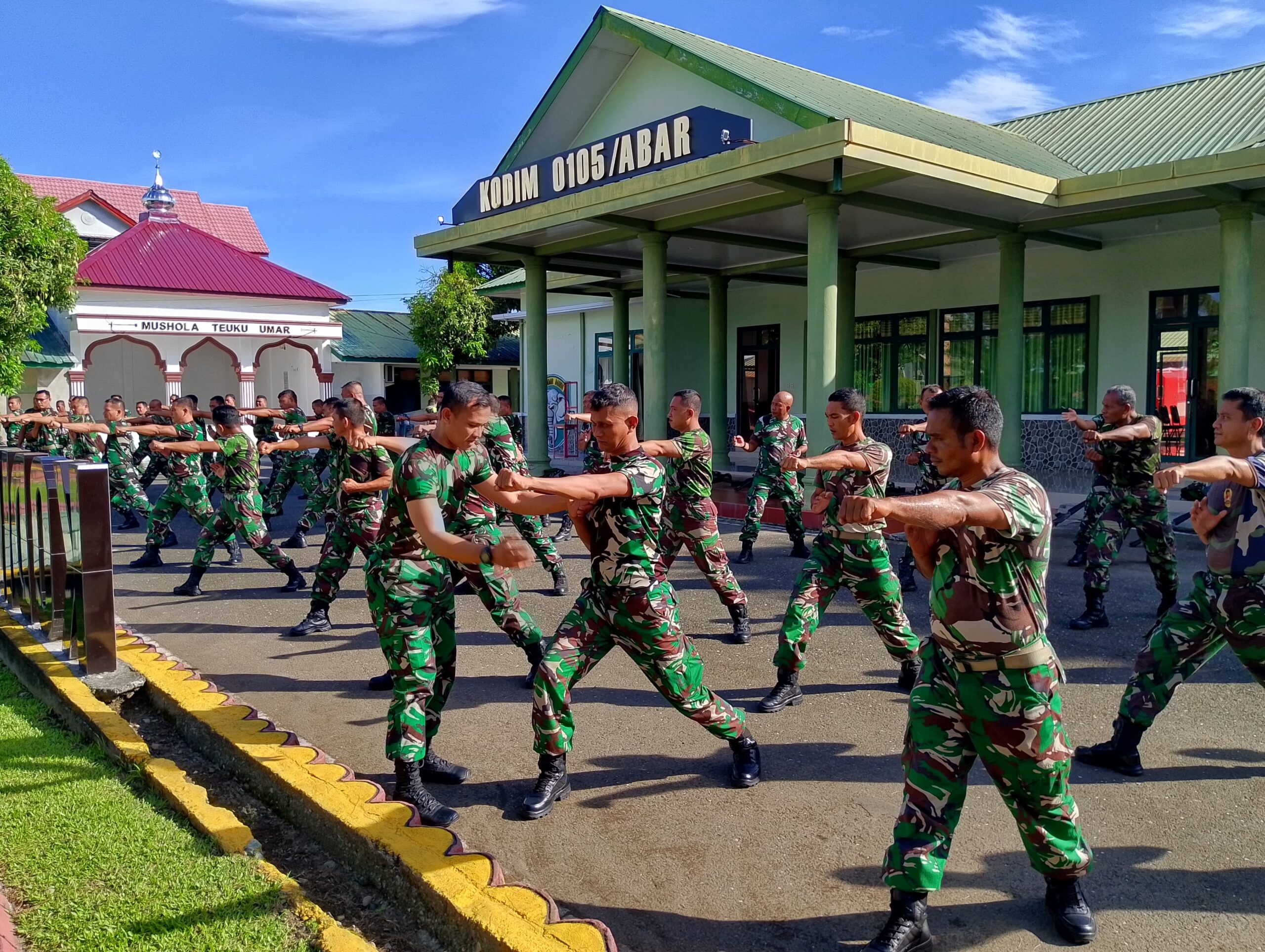 Antusias Prajurit Kodim 0105/Abar Latihan Jurus PSM Hadapi Ujian Kenaikan Sabuk