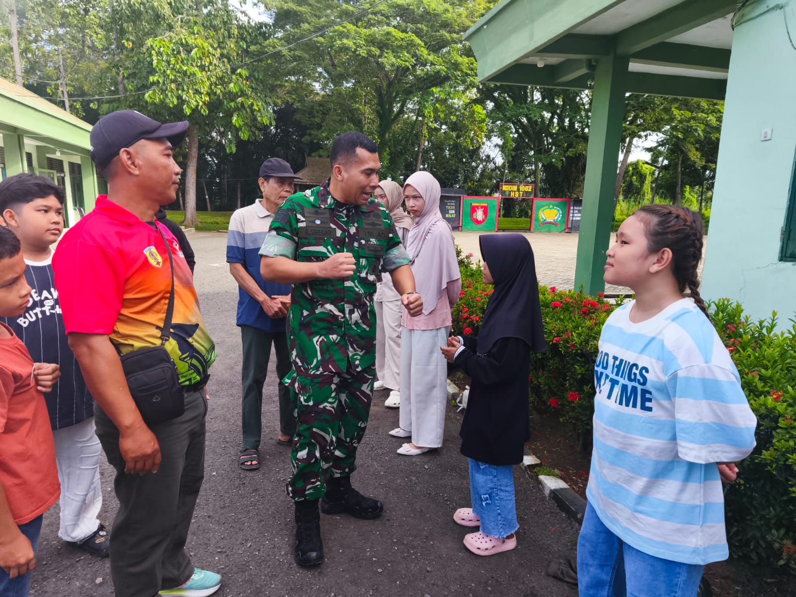 Berangkat ke Piala Pangdam XXII, Atlet Karate HST Dilepas Langsung Dandim 1002/HST