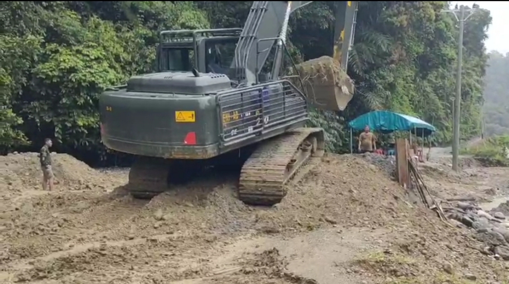 10 Hari Kerja Tanpa Henti, Satgas Kodim 0105/Abar Tuntaskan Tahap Penimbunan Oprit Jembatan Armco Sikundo