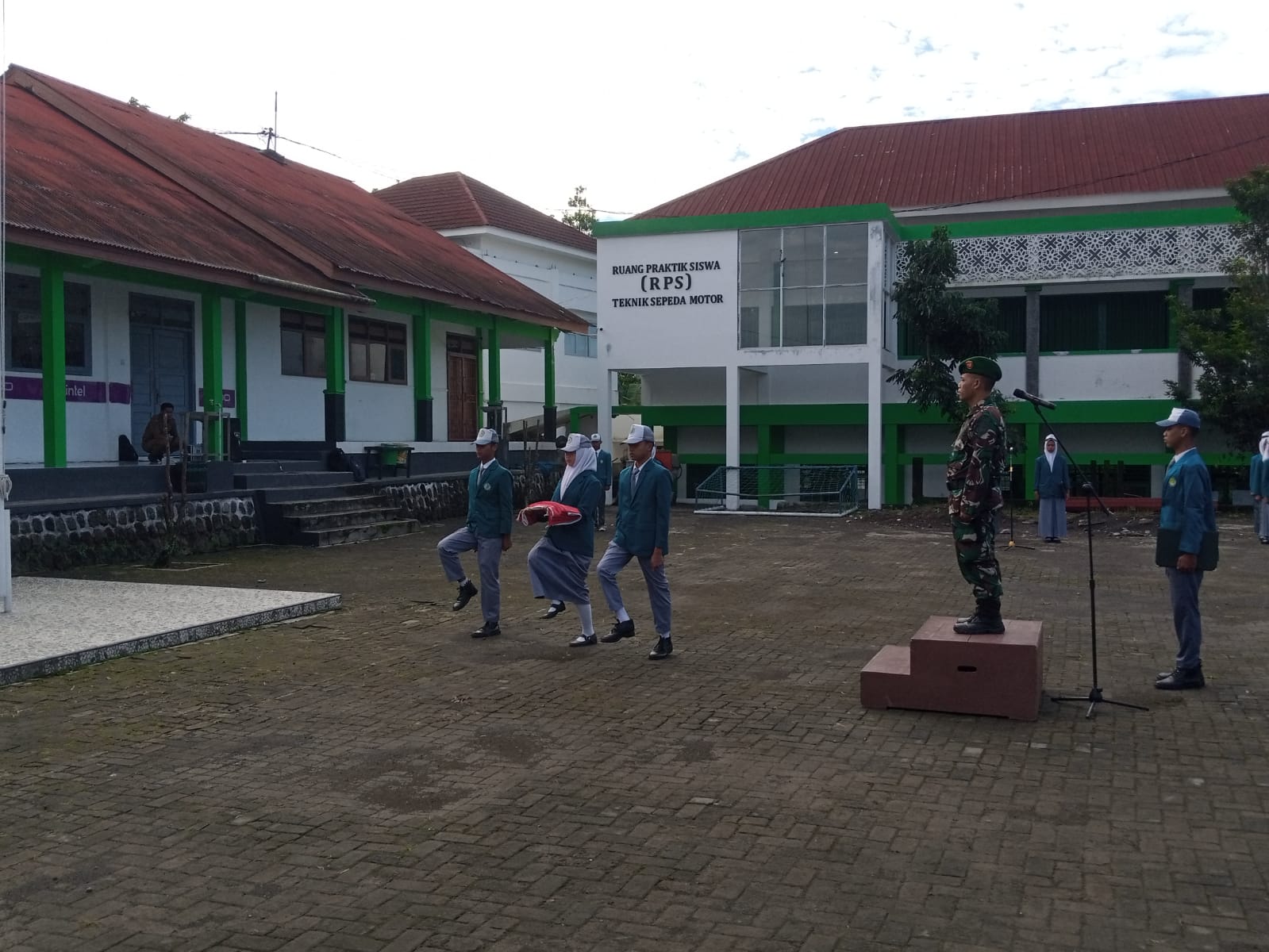 Pelda Niso Batuud Jadi Pembina Upacara di SMK Andalusia Wonosobo: Ajak Siswa Bela Negara Lewat Disiplin dan Sosmed Bijak