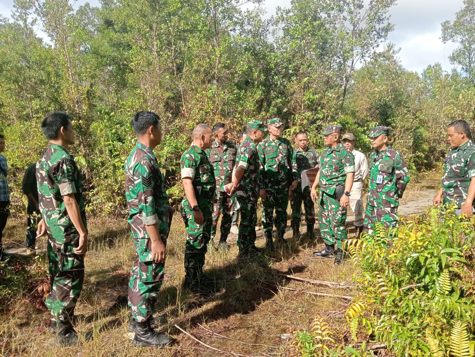Tim Survei Rencana Konstruksi Satuan Tinjau Lokasi Pembangunan Batalyon TP 923 /Mentaya Di Wilayah Kodim 1015/Sampit
