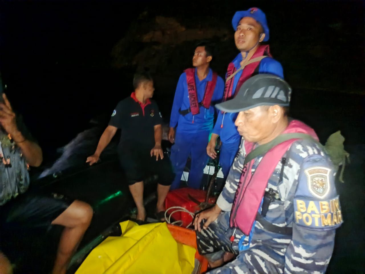 Tim Gabungan Evakuasi Pemancing Diduga Terseret Arus di Perairan Maluk