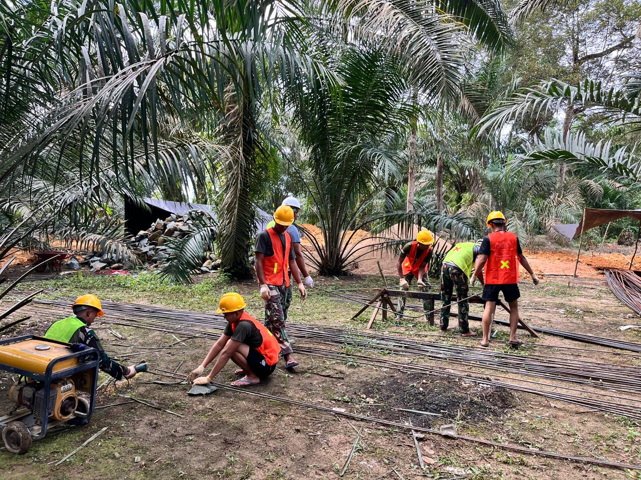 Perakitan Besi Berlanjut, Siap Untuk Pengecoran Tiang Pancang