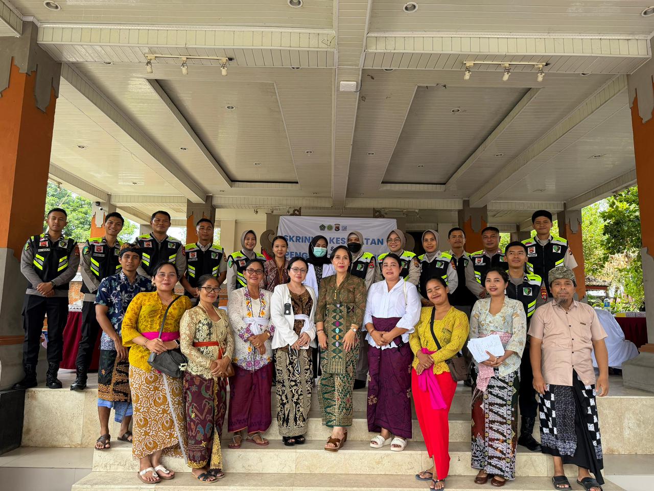 Polda NTB Gelar Bakti Kesehatan di IAHN Gede Puja, Ratusan Warga Antusias Ikuti Layanan Gratis