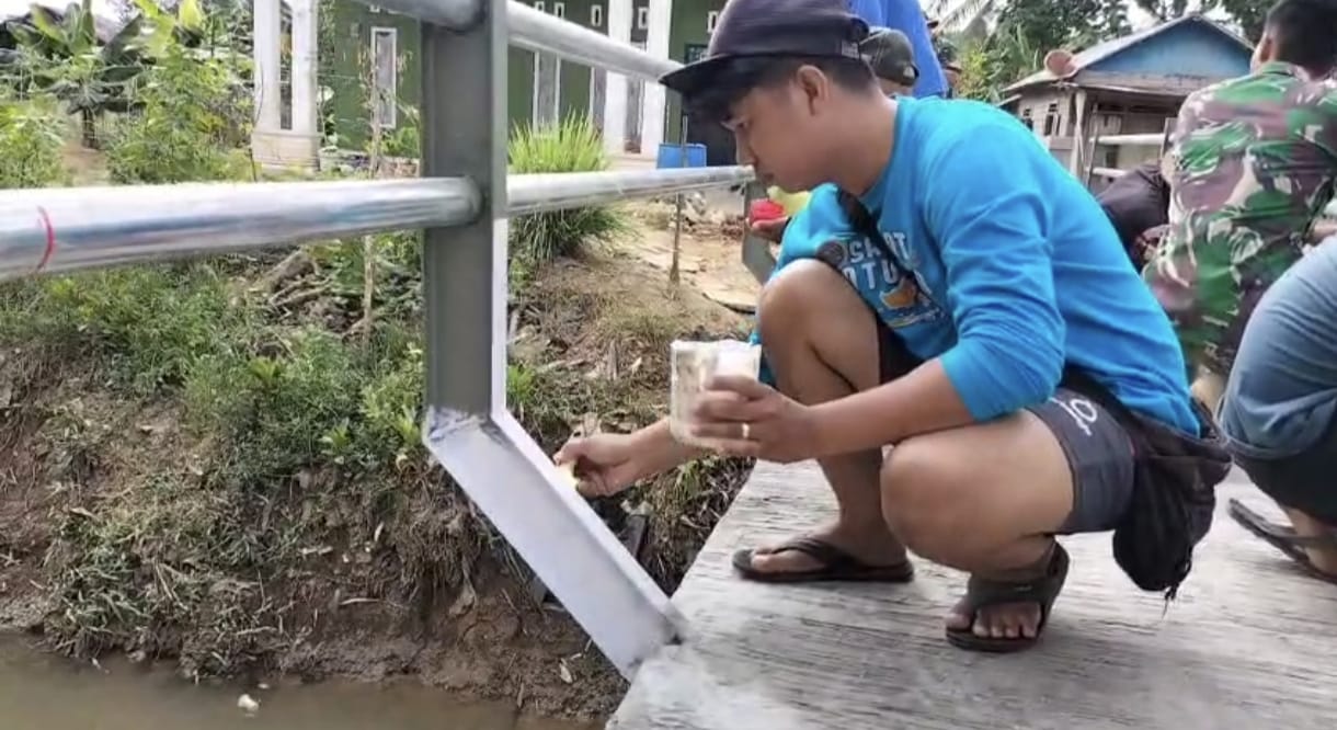 Jembatan Garuda Masuki Tahap Akhir, Pagar Dicat Secara Gotong Royong