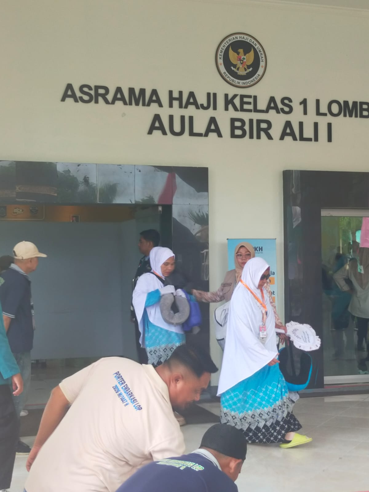 Polisi Kawal Ketat Keberangkatan Jamaah Haji Kloter 8 Asal Lombok Barat