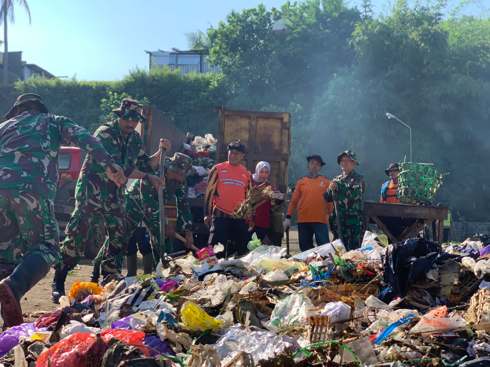Karya Bakti Satkowil TNI Kodim 0728/Wonogiri Sasar Pasar Sidoharjo