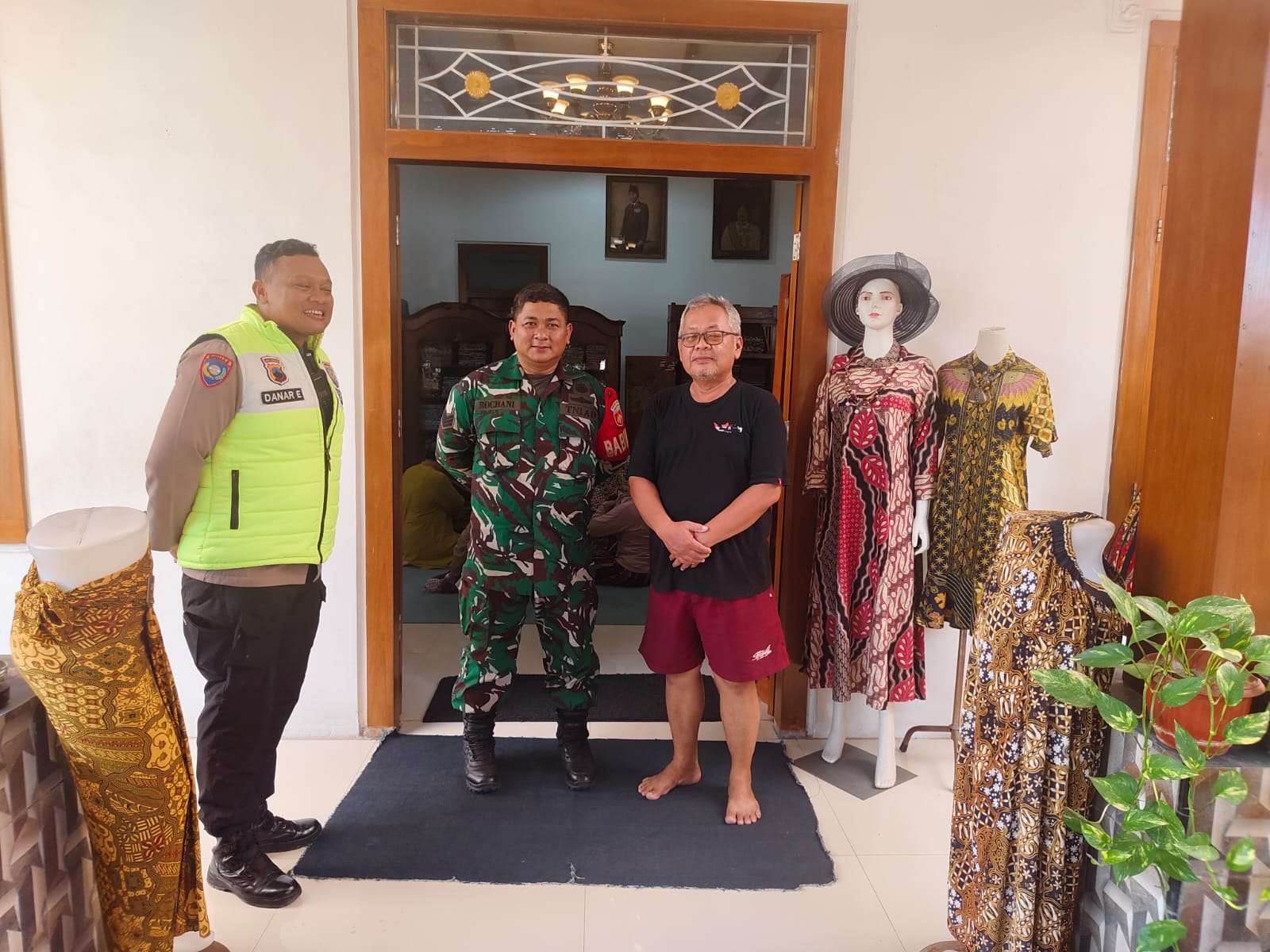 Ketua RT Jadi Sasaran Komsosnya Babinsa Kratonan & Bhabinkamtibmas