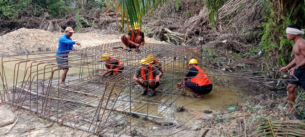 Meski Kendala Hujan dan Tergenang air, Semangat Personel Pantang Surut 