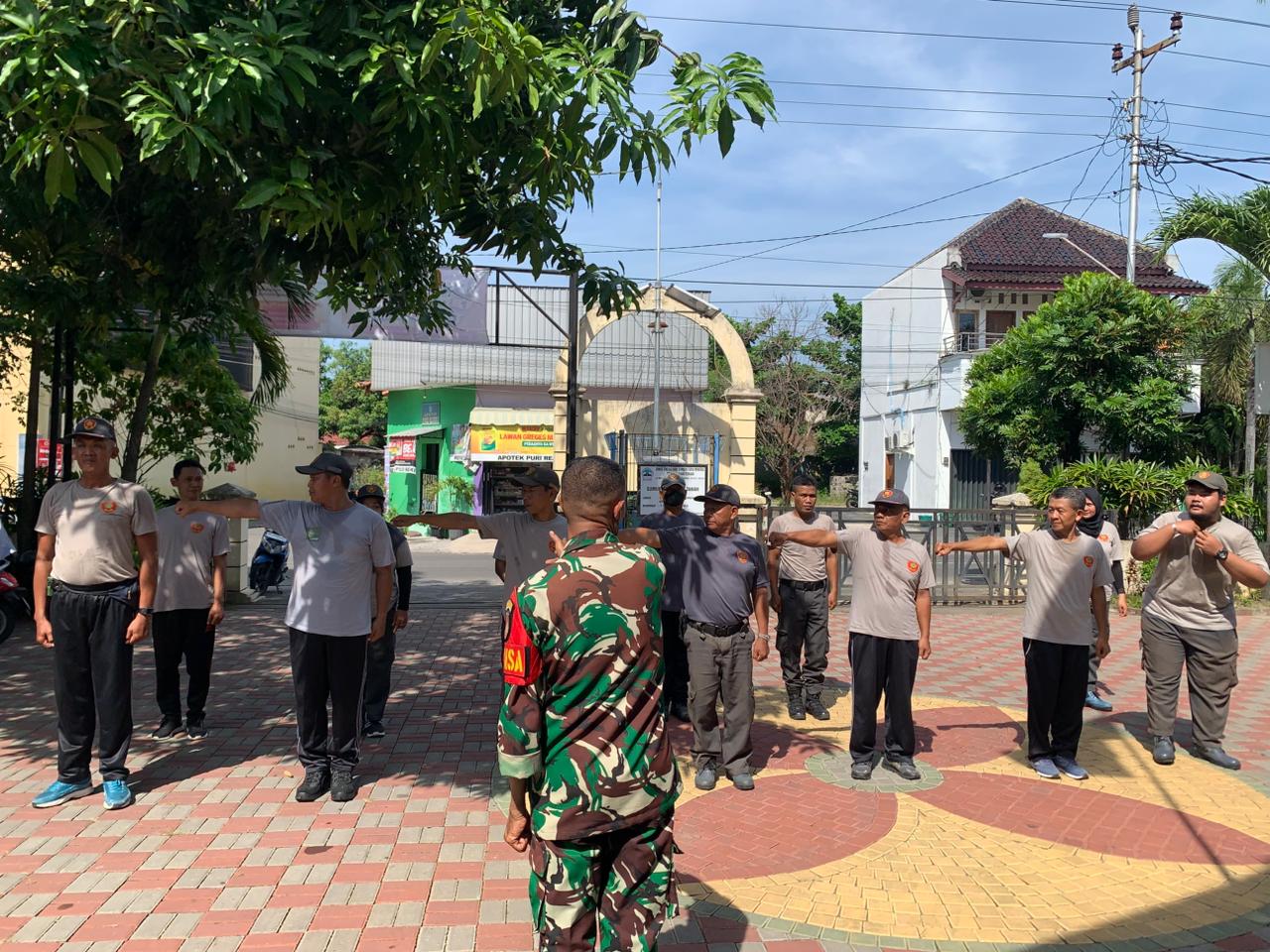 Mantapkan Sikap, Mental & Disiplin Anggota Linmas, Babinsa Sumber Berikan Pelatihan PBB