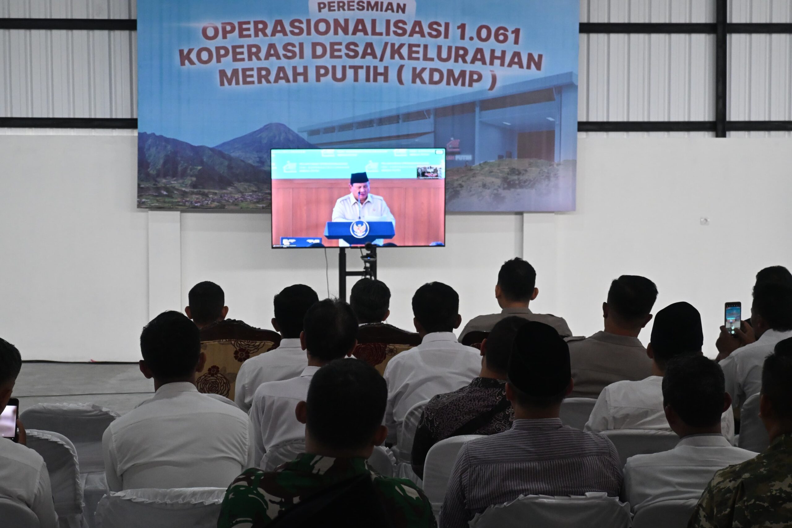 Dandim Wonosobo Ikuti Launching 1.061 Koperasi Merah Putih Secara Virtual Bersama Presiden Prabowo