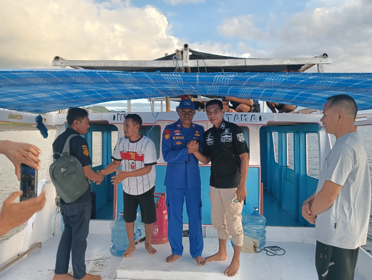 KAPAL POLISI XXI-2014 BERSAMA TNI AL DAN KSOP BIMA BANTU NELAYAN LAKSANAKAN PENGUKURAN KAPAL
