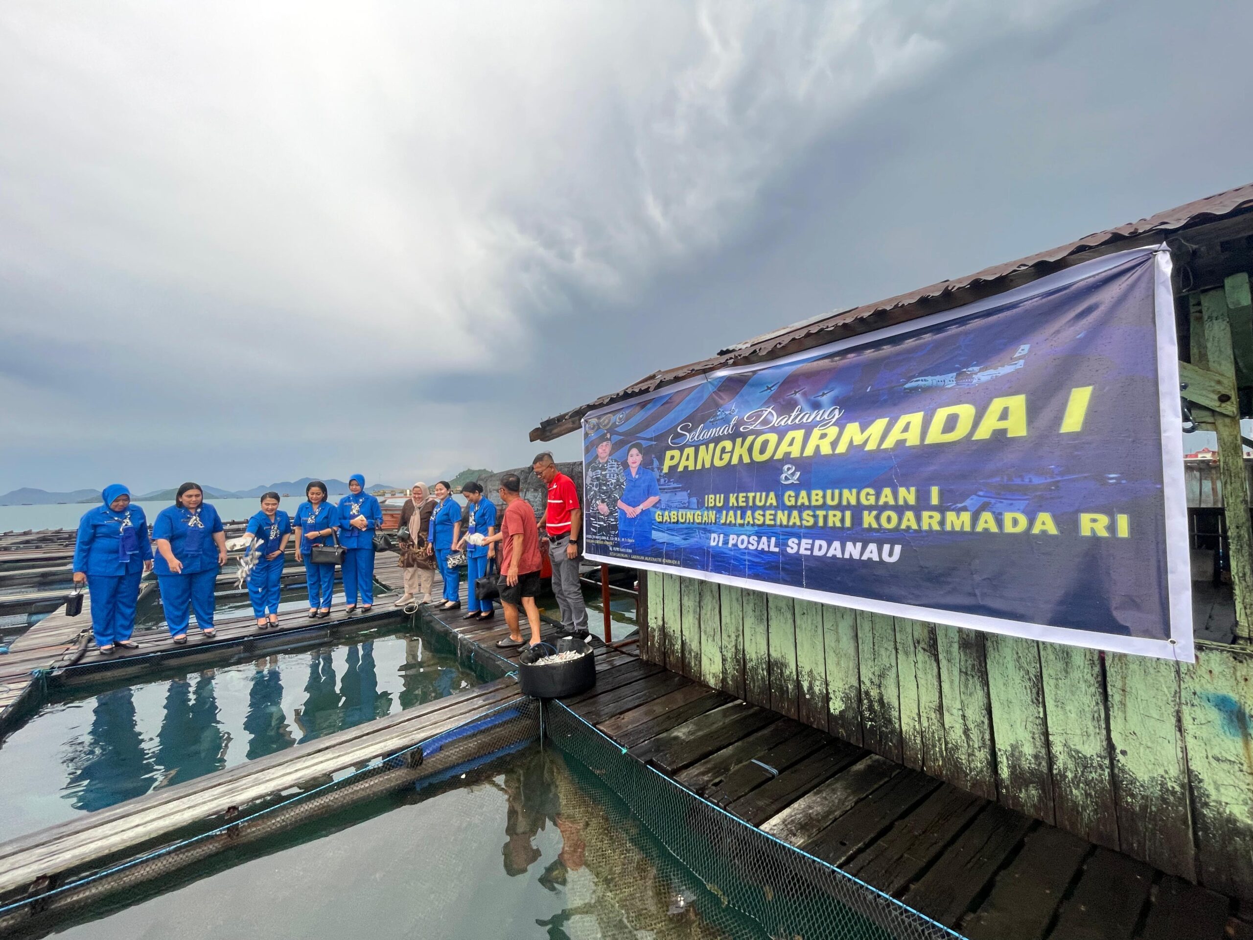 DUKUNG EKONOMI MARITIM, PANGKOARMADA I KUNJUNGI BUDIDAYA IKAN NAPOLEON DI SEDANAU NATUNA