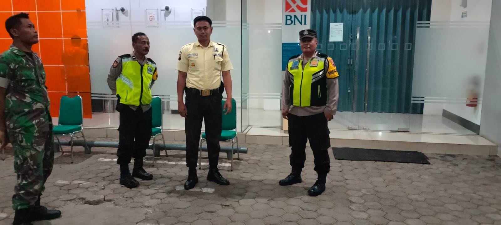 Patroli Malam Sinergi TNI–Polri di Jatisrono, Warga Merasa Aman dan Nyaman